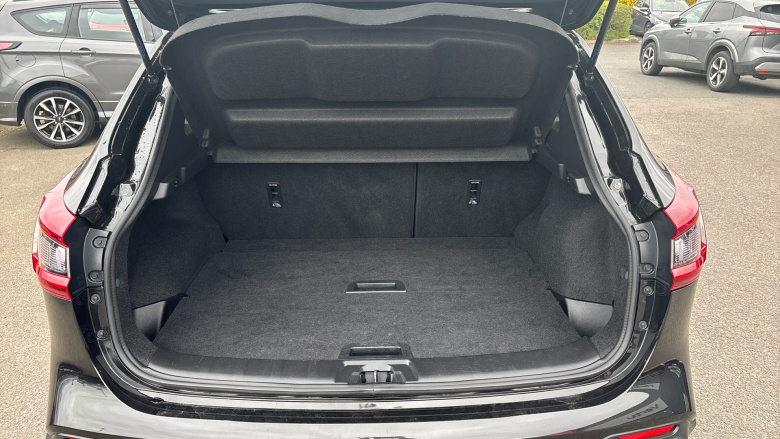 Nissan Qashqai 1.3 DiG-T N-Connecta 5dr Petrol Hatchback